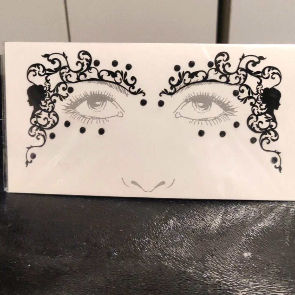 Lot of 10 NYX DISCO QUEEN faux lashes and glue